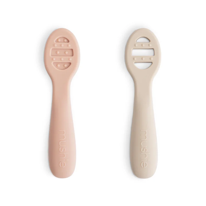 Set me 2 lugë trajnuese silikoni Mushie - Figura 3