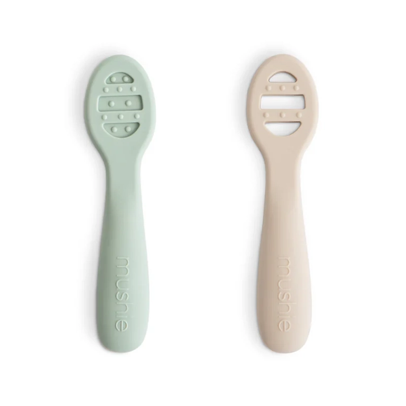 Set me 2 lugë trajnuese silikoni Mushie - Figura 2